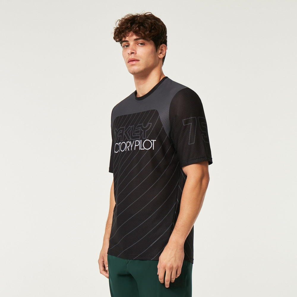 
                  
                    Oakley Seeker 75 SS Riding Jersey Blackout - biket.co.za
                  
                